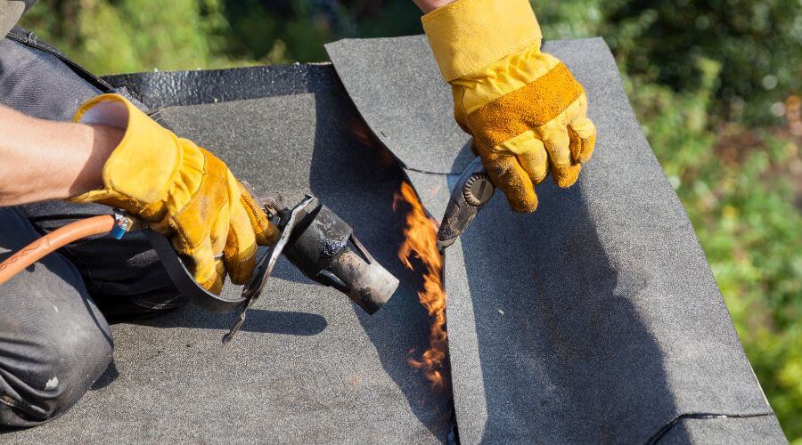 Expert Emergency Roof Repairs services in Olmsted, IL